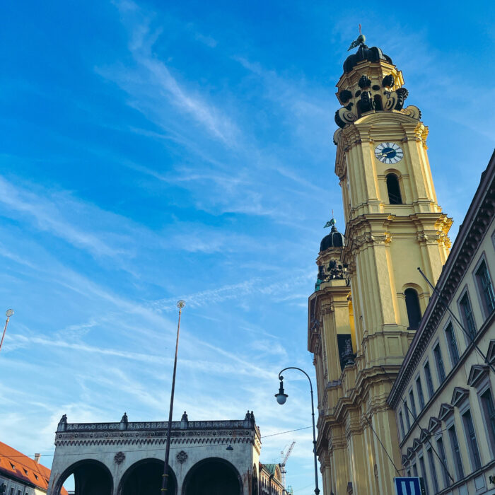 Die Türme der Theatinerkirche in München