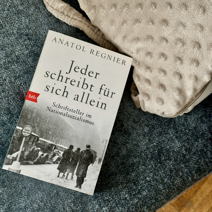 Das Buch "Jeder schreibt für sich allein" von Anatol Regnier