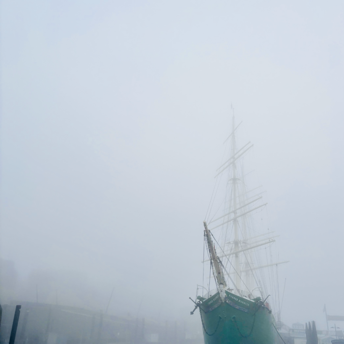 Die Rickmer Rickmers im dichten Nebel